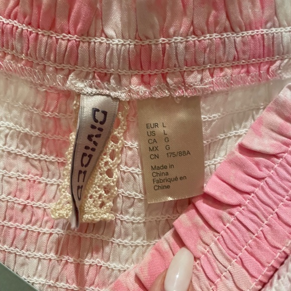 NWT H&M Pink Tie Dye Smocked Mini Skirt - Picture 3 of 5